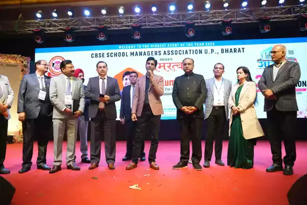 Shri Anurag Tripathi, Secretary, Central Board of Secondary Education also released the book along with Dr. Kumar Vishwas.