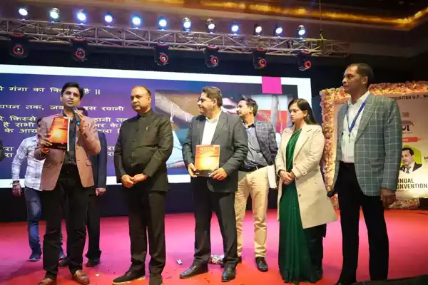 Shri Anurag Tripathi, Secretary, Central Board of Secondary Education also released the book along with Dr. Kumar Vishwas.