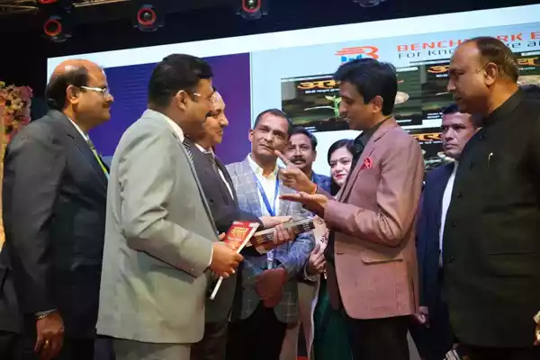 Shri Anurag Tripathi, Secretary, Central Board of Secondary Education also released the book along with Dr. Kumar Vishwas.