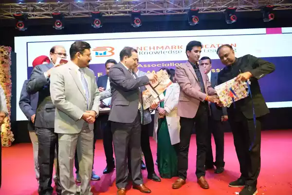 Shri Anurag Tripathi, Secretary, Central Board of Secondary Education also released the book along with Dr. Kumar Vishwas.
