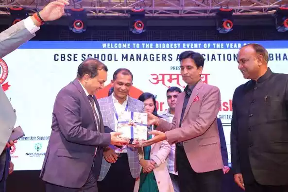 Shri Anurag Tripathi, Secretary, Central Board of Secondary Education also released the book along with Dr. Kumar Vishwas.