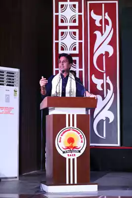 In the program organized by Benchmark Education at "Sant Atulanand Convent School" of Varanasi, the guide of the youth, world famous poet Dr. Kumar Vishwas ji conducted the chatron. With the aim of giving a healthy and meaningful diet to the child